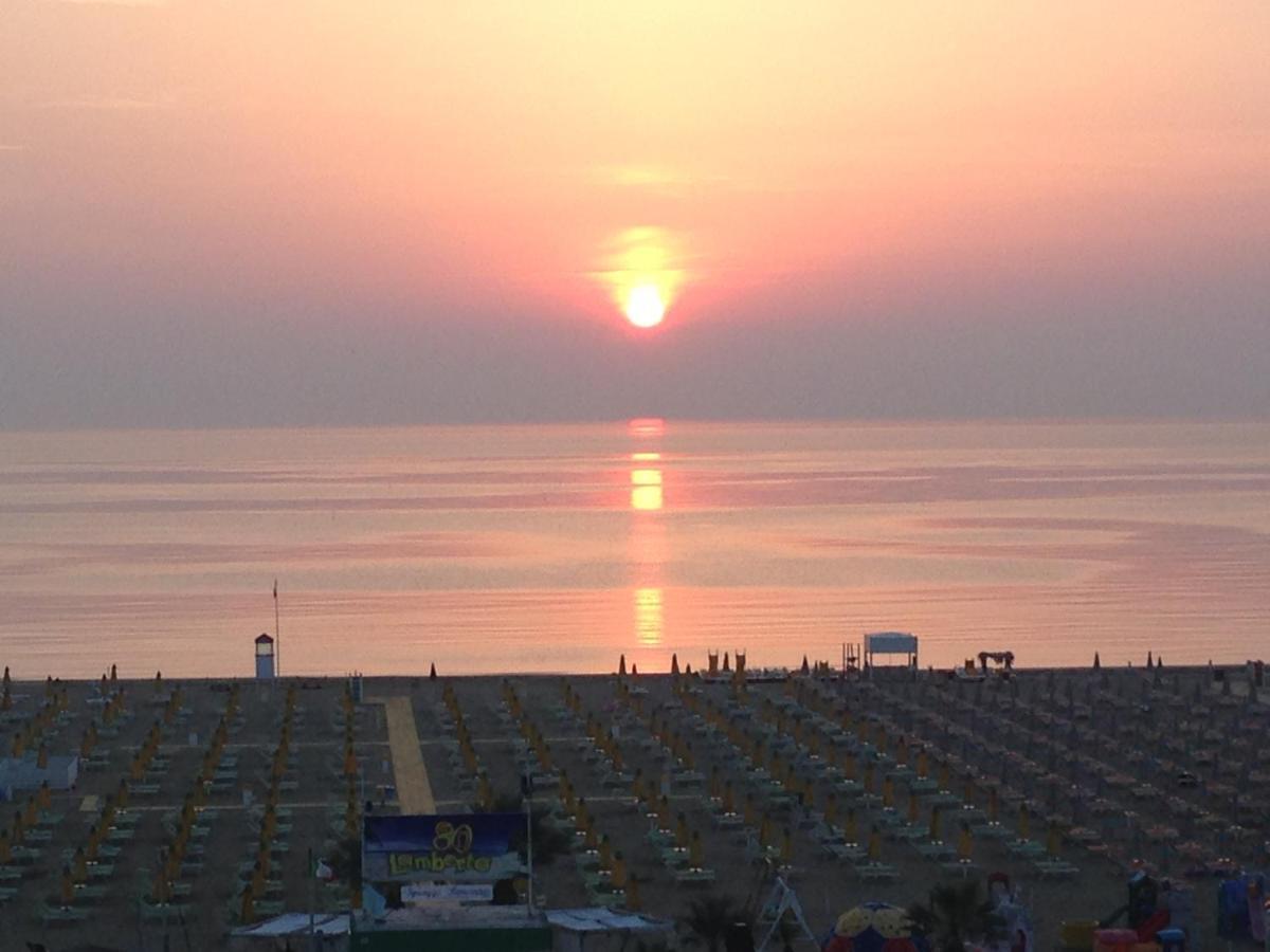 Appartamento Fronte Mare Rimini Ngoại thất bức ảnh