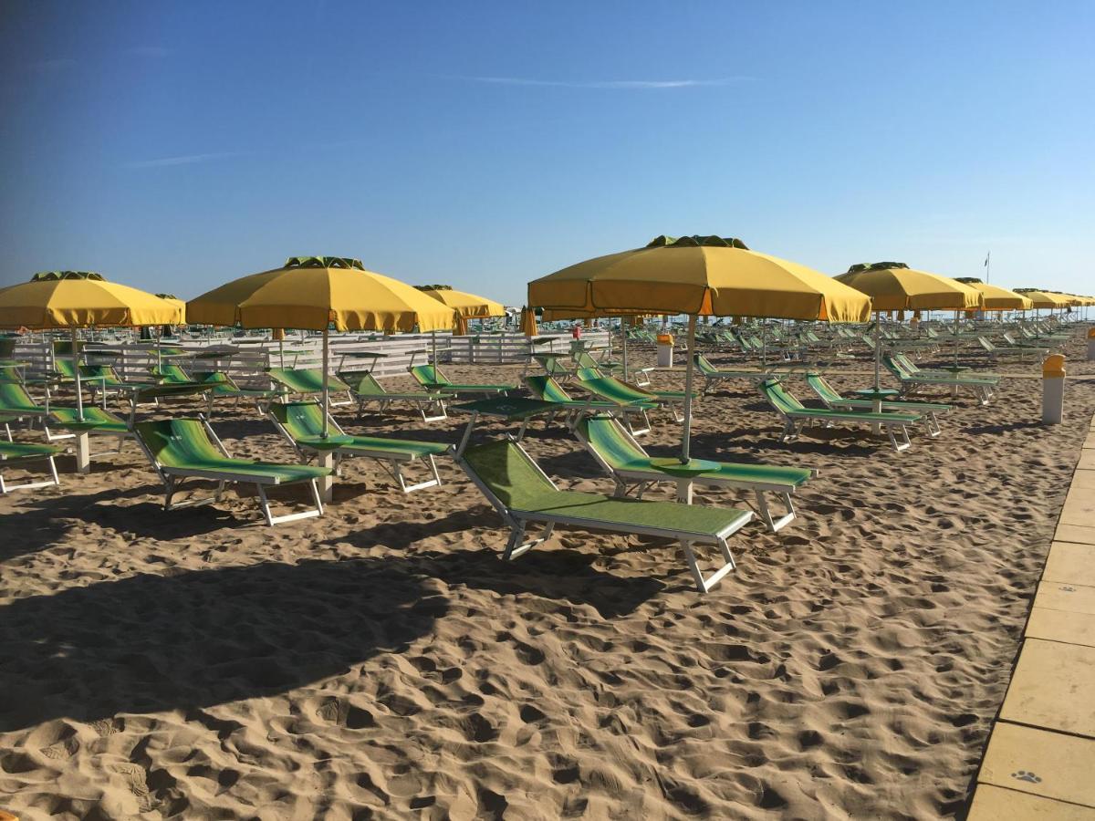 Appartamento Fronte Mare Rimini Ngoại thất bức ảnh